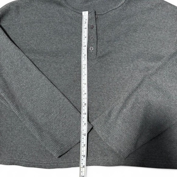 Grey long sleeve crop button up top - Picture 5 of 5